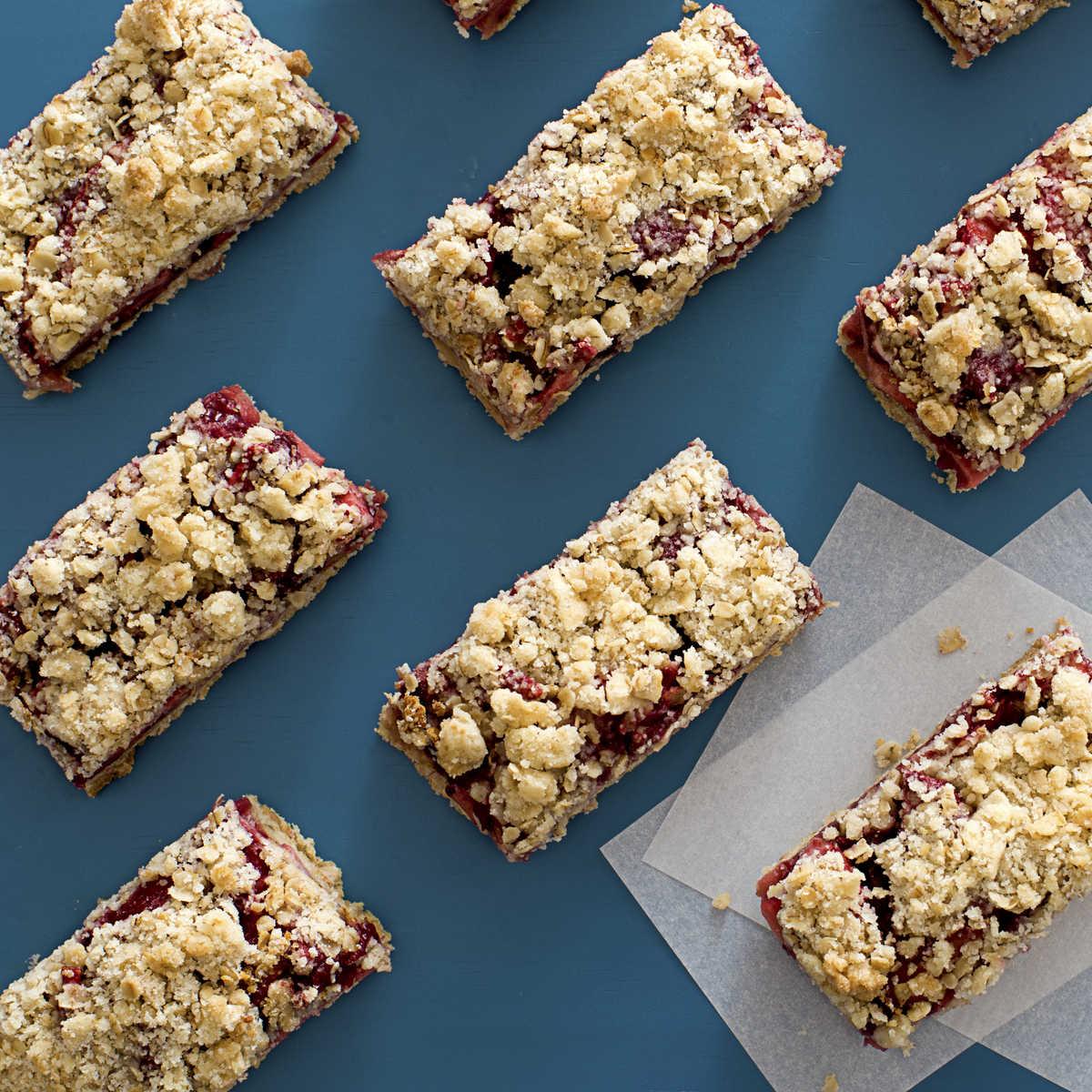 Sublimes barres streusel aux pommes et aux framboises 