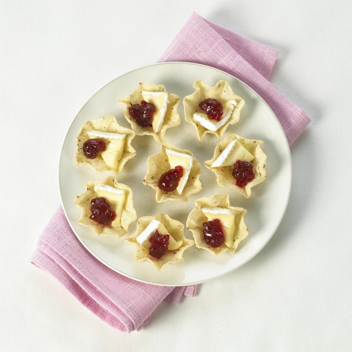 Bouchées de Brie sauce canneberges