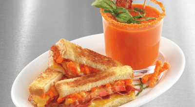 Sandwich grillé au fromage + soupe aux tomates aux CHEETOS<sup>®</sup>